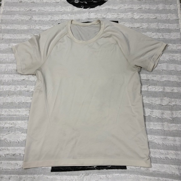 Lululemon Shirt Mens Beige Sz M Tan Metal Vent Tech Outdoor Gym Casual Gorpcore - Picture 4 of 12